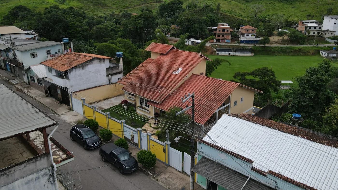 CASA INCRÍVEL em Santa Isabel do Rio Preto | Piscina, Sauna, 4 Suítes, Sótão | Valença RJ | OPORTUNIDADE!