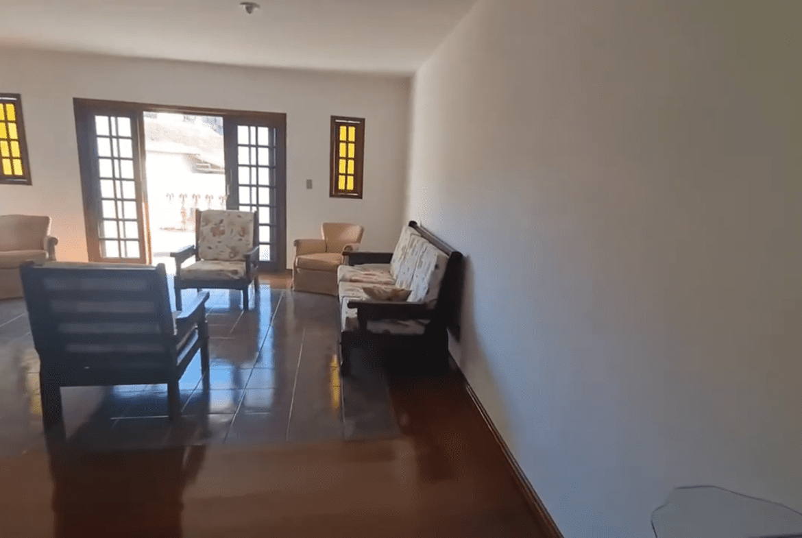 0110(9) AP, 2 Suítes, 1 Escritório, 2 salas - 6 min da UNIFAA0110(9)