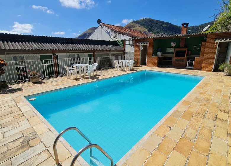 Locação Casa - Rua Rui Barbosa 140 ValençaCasa 4q 2 Suítes piscina área de lazer 4 vagas cobertas (1)