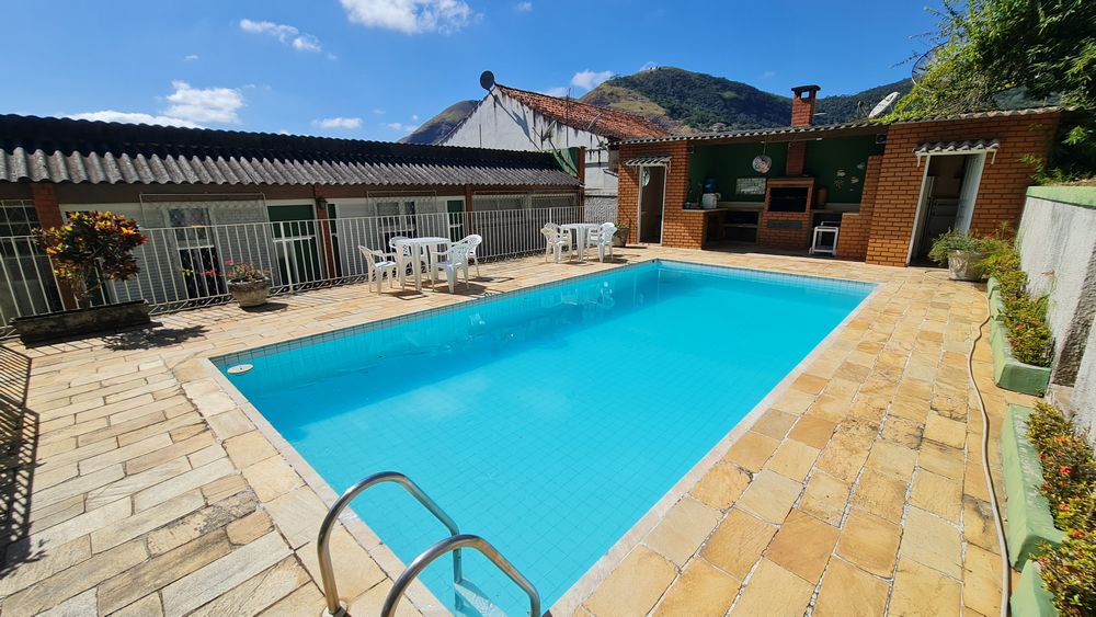 Casa 4q 2 Suítes piscina área de lazer 4 vagas cobertas (1) Locação Casa - Rua Rui Barbosa 140 ValençaCasa 4q 2 Suítes piscina área de lazer 4 vagas cobertas (1)