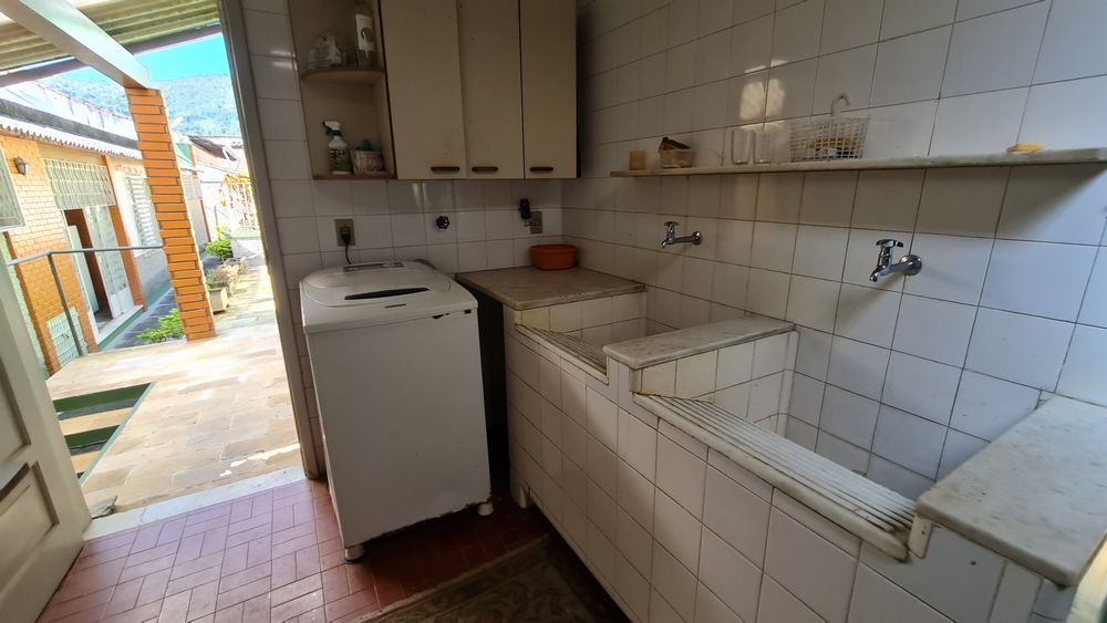 Casa 4q 2 Suítes piscina área de lazer 4 vagas cobertas (14) Locação Casa - Rua Rui Barbosa 140 ValençaCasa 4q 2 Suítes piscina área de lazer 4 vagas cobertas (14)