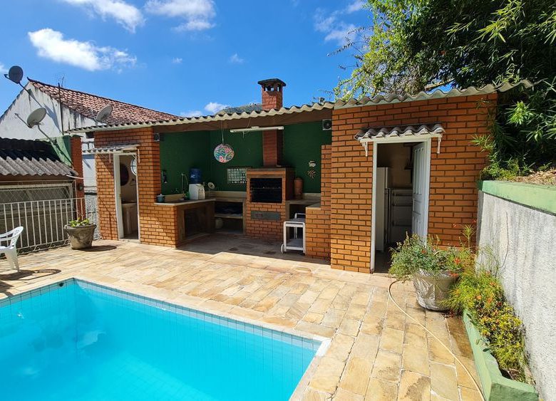 Locação Casa - Rua Rui Barbosa 140 ValençaCasa 4q 2 Suítes piscina área de lazer 4 vagas cobertas (2)