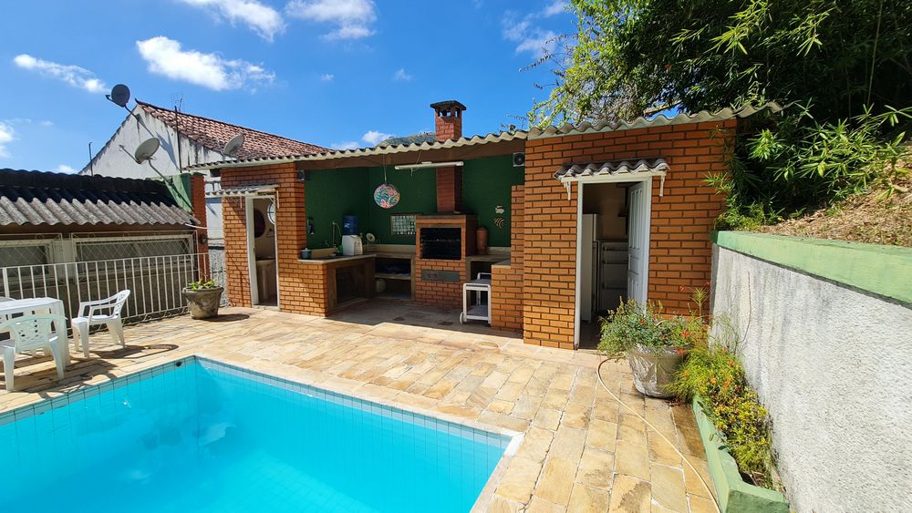 Casa 4q 2 Suítes piscina área de lazer 4 vagas cobertas (2) Locação Casa - Rua Rui Barbosa 140 ValençaCasa 4q 2 Suítes piscina área de lazer 4 vagas cobertas (2)