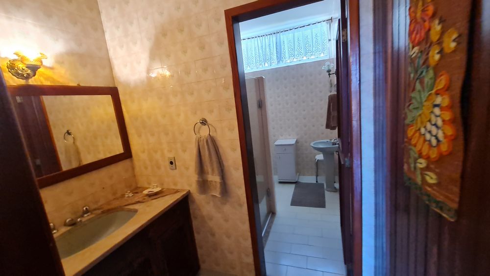 Casa 4q 2 Suítes piscina área de lazer 4 vagas cobertas (31) Locação Casa - Rua Rui Barbosa 140 ValençaCasa 4q 2 Suítes piscina área de lazer 4 vagas cobertas (31)