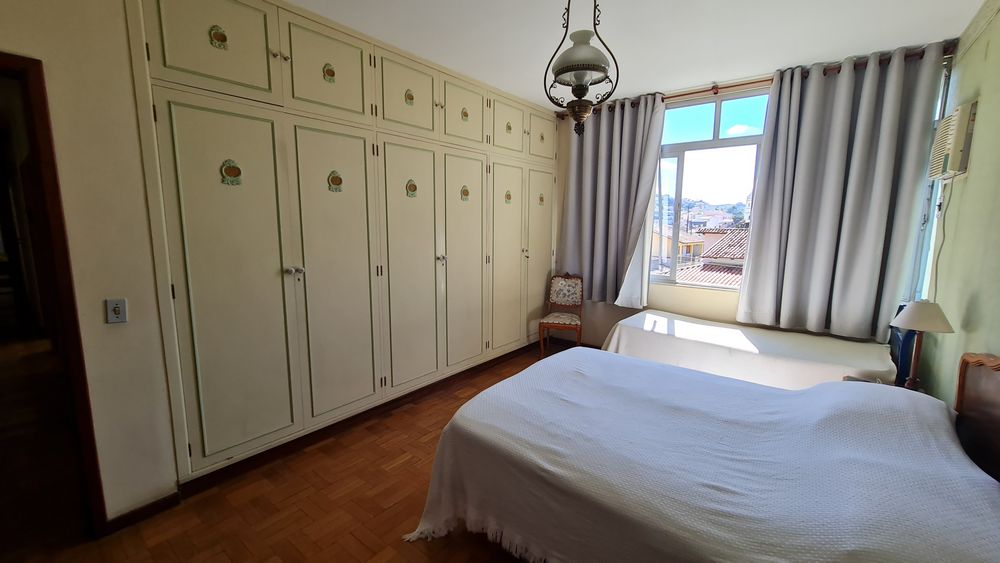 Casa 4q 2 Suítes piscina área de lazer 4 vagas cobertas (39) Locação Casa - Rua Rui Barbosa 140 ValençaCasa 4q 2 Suítes piscina área de lazer 4 vagas cobertas (39)