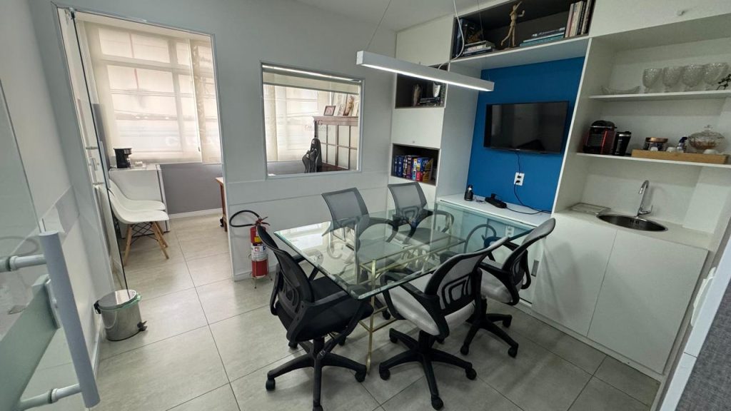 Imobiliária Maneco Gomes Empreendimentos - Sala Reunião