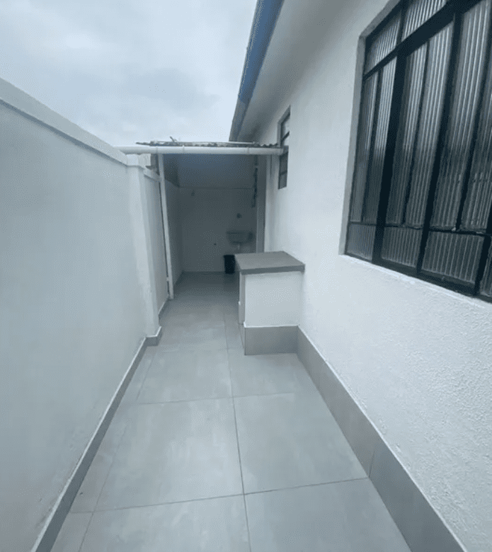 a 250 mts do hospital - valença 7