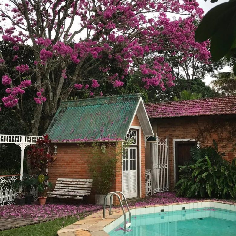 No Centro de vassouras, casa com 6 quartos e 10 vagas - 10100m2 de área - vassouras 10000 metros no centro da cidade (10)