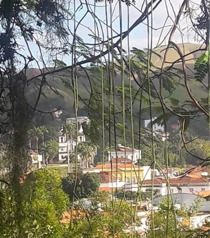 No Centro de vassouras, casa com 6 quartos e 10 vagas - 10100m2 de área - vassouras 10000 metros no centro da cidade (14)