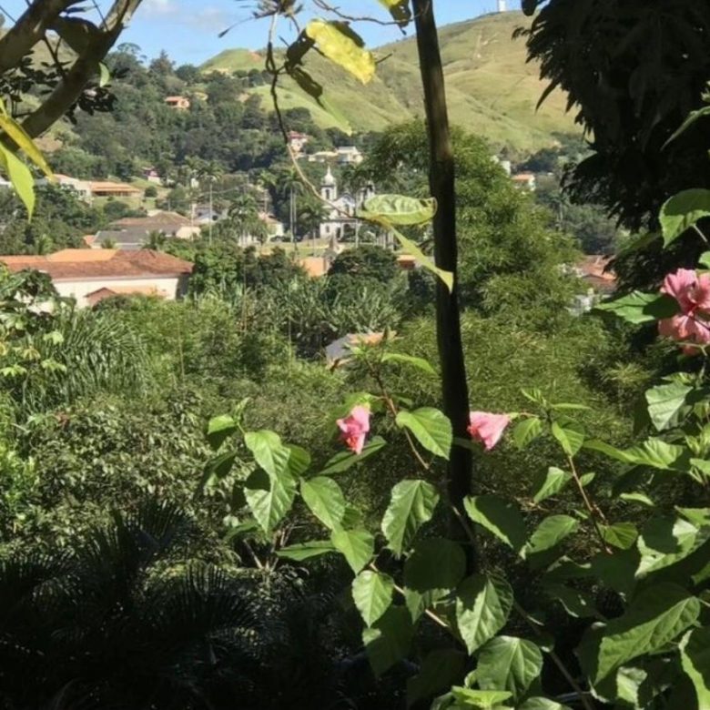 No Centro de vassouras, casa com 6 quartos e 10 vagas - 10100m2 de área - vassouras 10000 metros no centro da cidade (17)