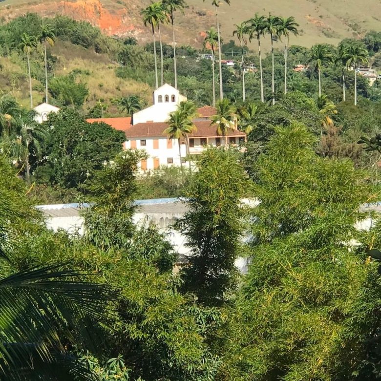 No Centro de vassouras, casa com 6 quartos e 10 vagas - 10100m2 de área - vassouras 10000 metros no centro da cidade (3)