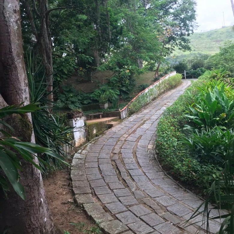 No Centro de vassouras, casa com 6 quartos e 10 vagas - 10100m2 de área - vassouras 10000 metros no centro da cidade (8)