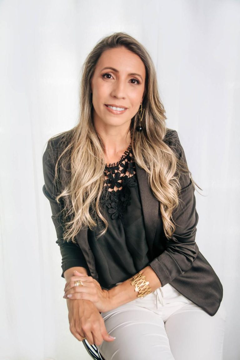 Gisele Chicarino ChicarinoGISELE SHICARINO